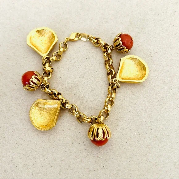 Vintage Avon Charm Bracelet Shells Faux Coral - Picture 4 of 4